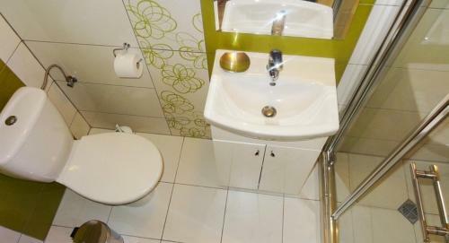 Hostal Pensjonat Tajemniczy Ogr�d