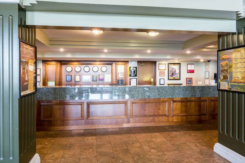 Hotel The Plaza Inn & Suites