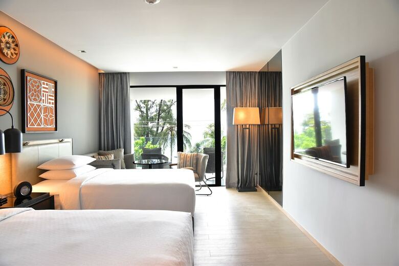 Hotel Four Points By Sheraton Phuket Patong Beach Resort