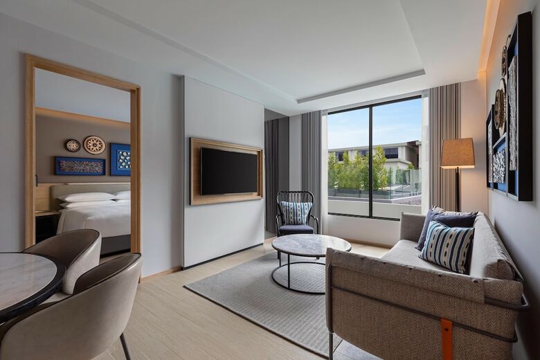 Hotel Four Points By Sheraton Phuket Patong Beach Resort