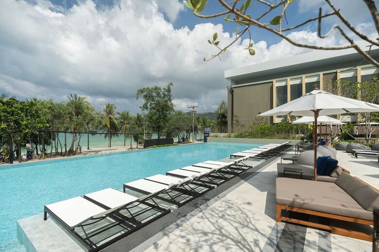 Hotel Four Points By Sheraton Phuket Patong Beach Resort