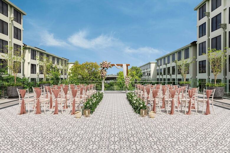 Hotel Four Points By Sheraton Phuket Patong Beach Resort