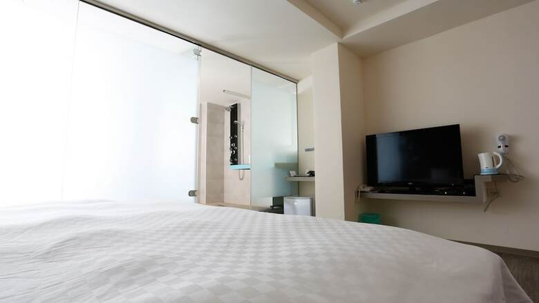 Walker Hotel Sanchong Zhengyi Branch