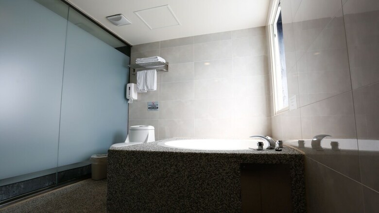 Walker Hotel Sanchong Zhengyi Branch