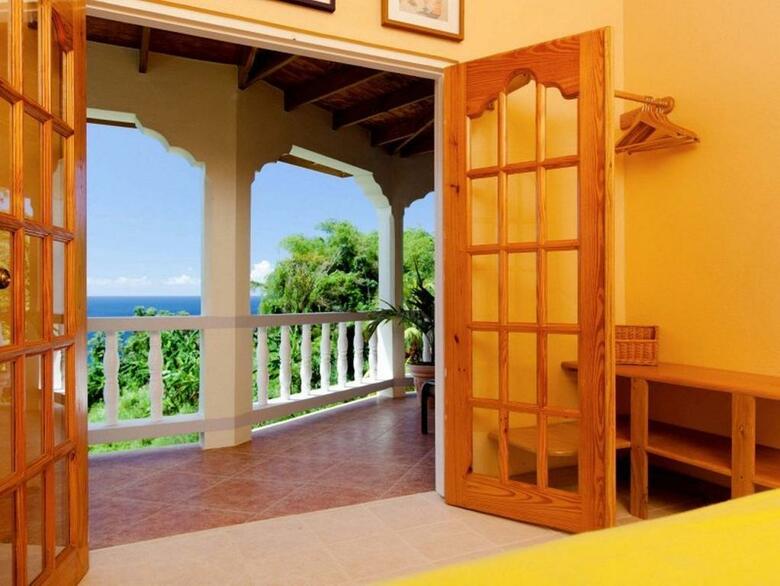 Hotel Rumboat Retreat