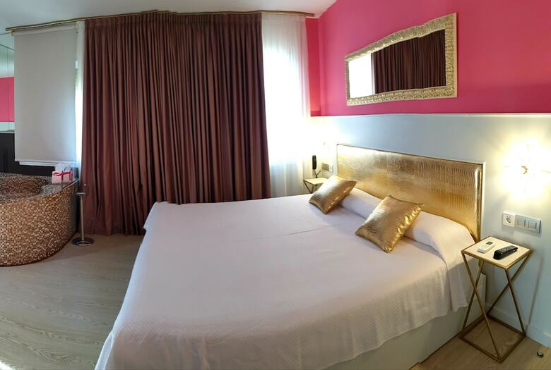 Hotel H