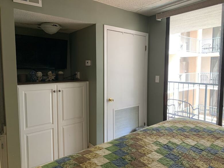 Hotel Oak Square Condominiums