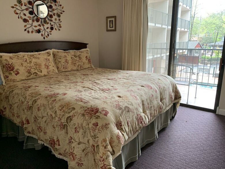 Hotel Oak Square Condominiums