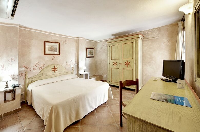 Colonna Beach Hotel