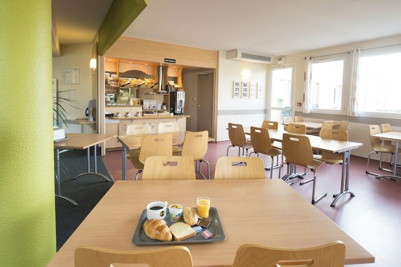 Hotel B&B H�tel Auxerre Mon�teau