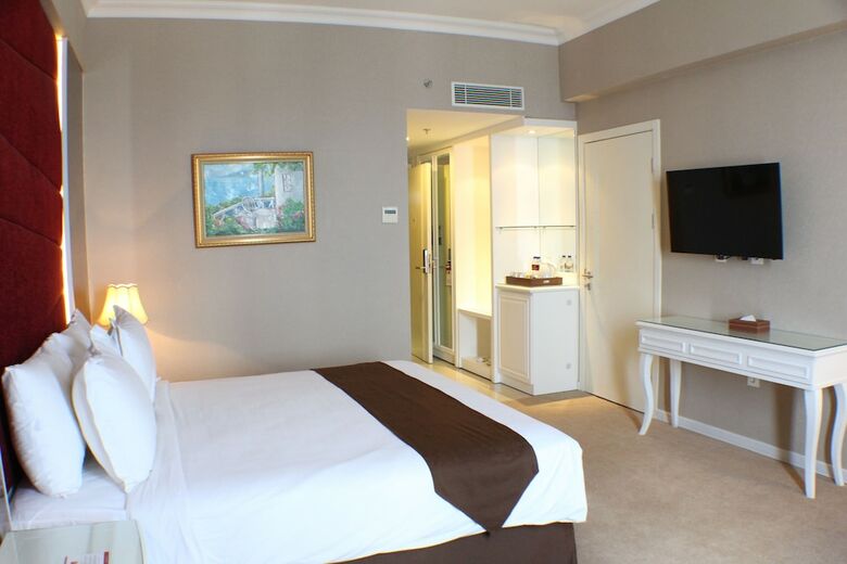 Hotel Golden Tulip Legacy Surabaya