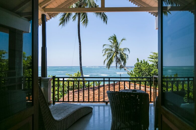 Hotel Thaproban Beach House