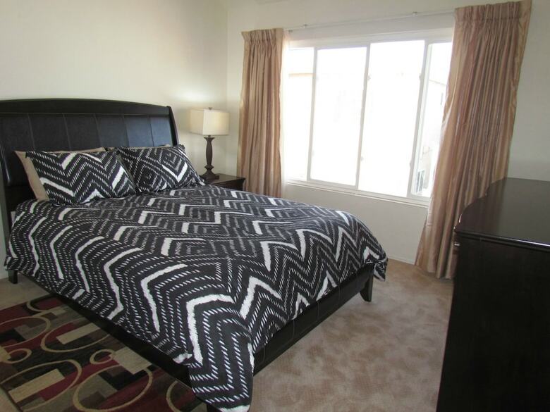 Apartamentos Peach Blossom Across From The Beach