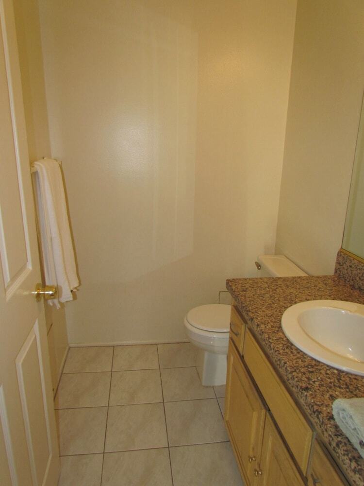 Apartamentos Peach Blossom Across From The Beach