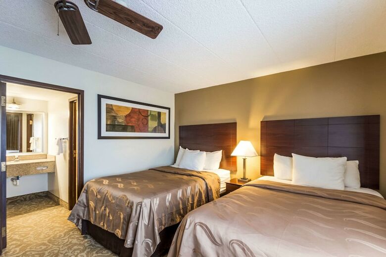 Hotel Quality Suites Milwaukee Airport
