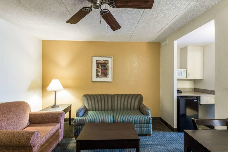 Hotel Quality Suites Milwaukee Airport