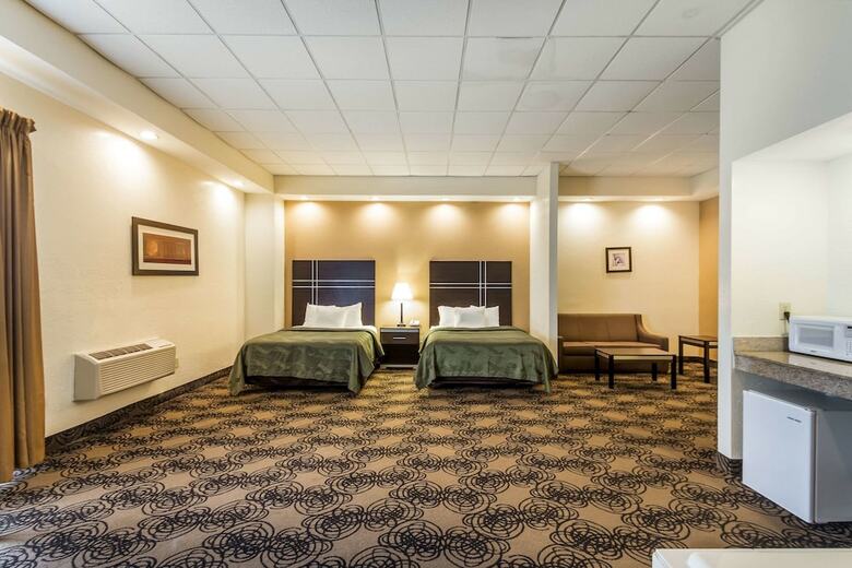 Hotel Quality Suites Milwaukee Airport