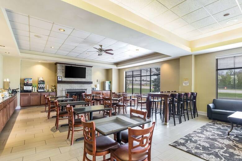 Hotel Quality Suites Milwaukee Airport