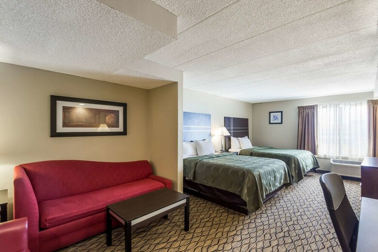 Hotel Quality Suites Milwaukee Airport