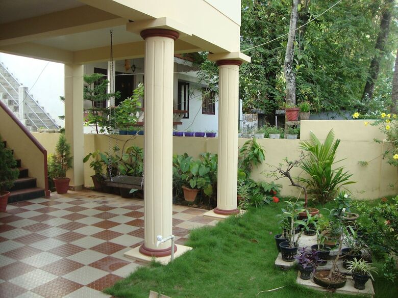 Bed & Breakfast Lazar Residency Homestay