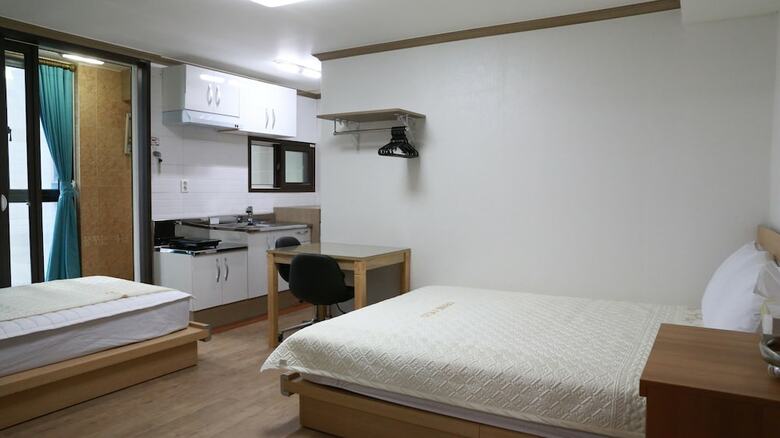 Hostal Grand Field Residence Hostel