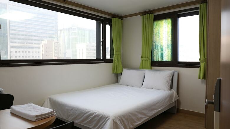 Hostal Grand Field Residence Hostel