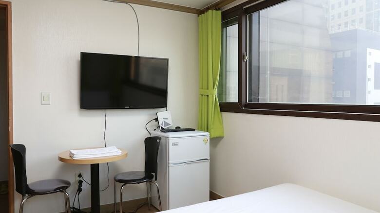 Hostal Grand Field Residence Hostel