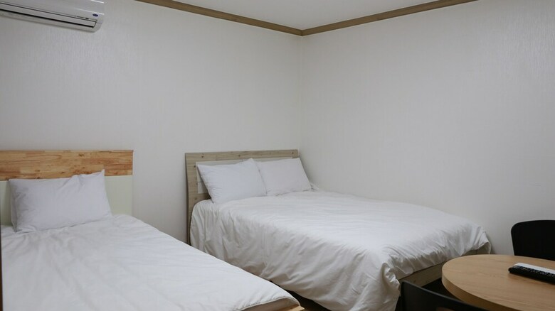 Hostal Grand Field Residence Hostel