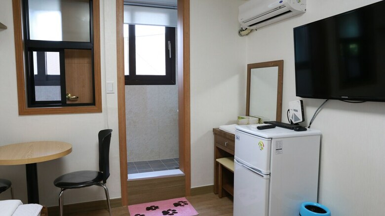 Hostal Grand Field Residence Hostel