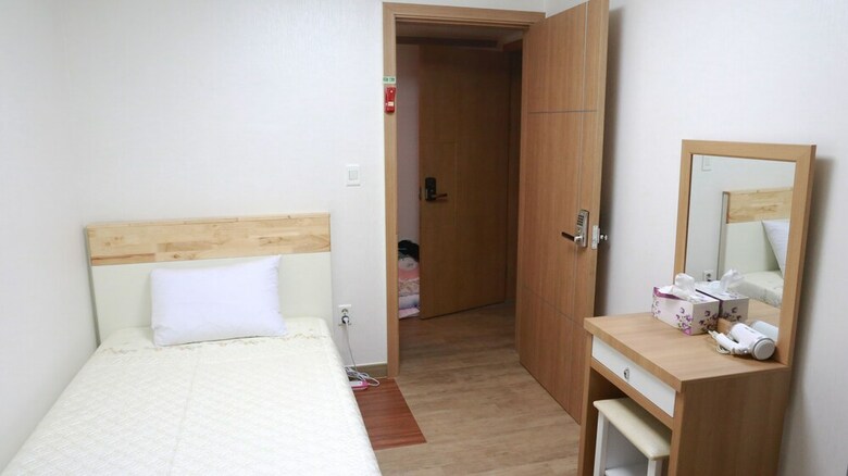 Hostal Grand Field Residence Hostel