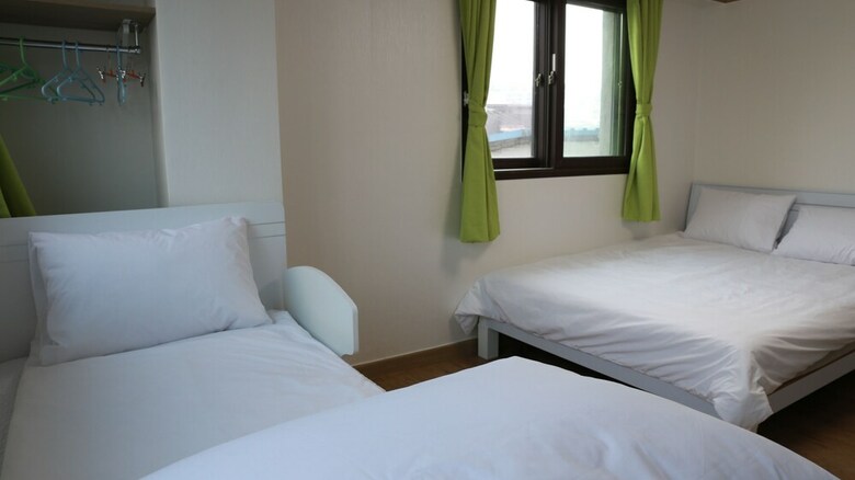 Hostal Grand Field Residence Hostel