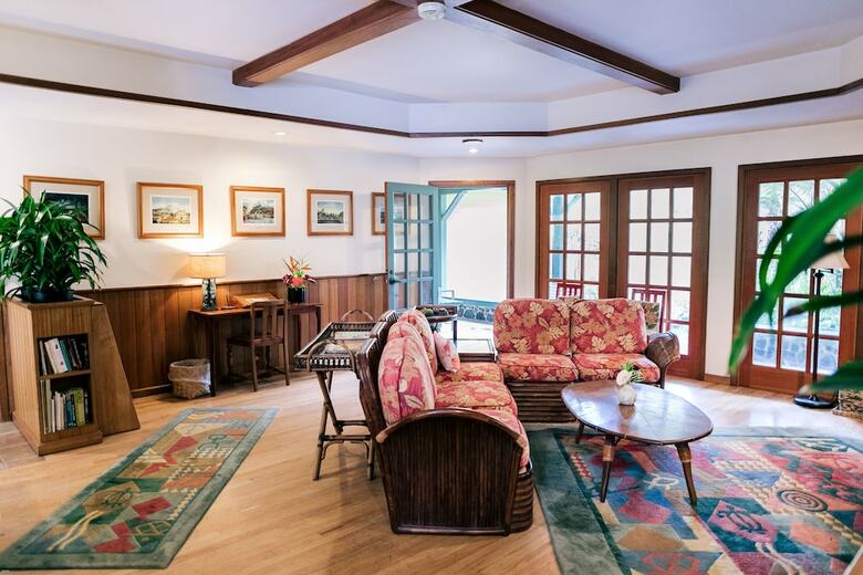 Bed & Breakfast Kilauea Lodge And Restaurant