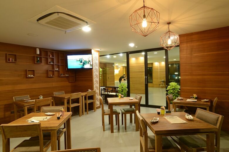 Cmor Hotel Chiang Mai By Andacura