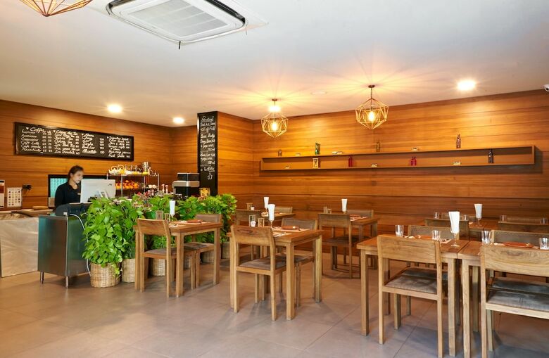 Cmor Hotel Chiang Mai By Andacura