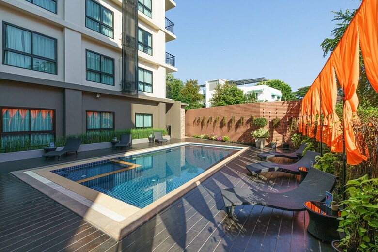 Cmor Hotel Chiang Mai By Andacura