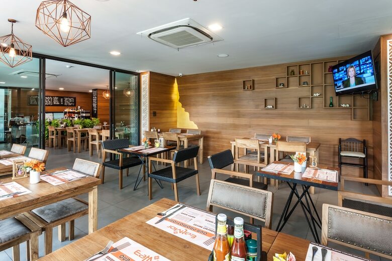 Cmor Hotel Chiang Mai By Andacura