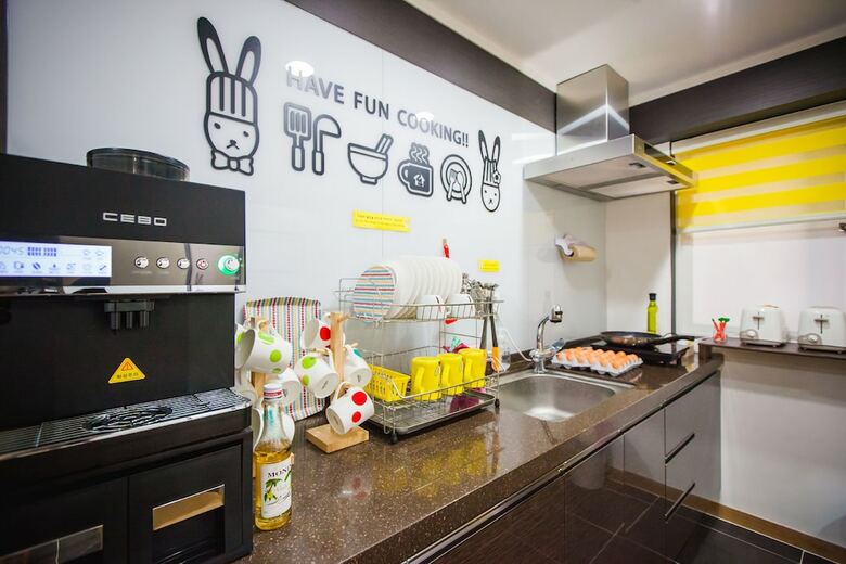 Hotel 24 Guesthouse Haeundae Premier