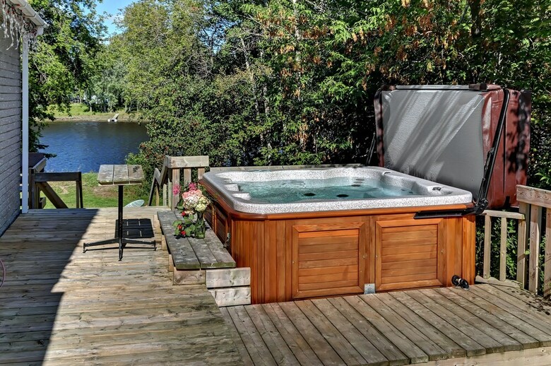 Scott Chalet Spa Sur Rivi�re