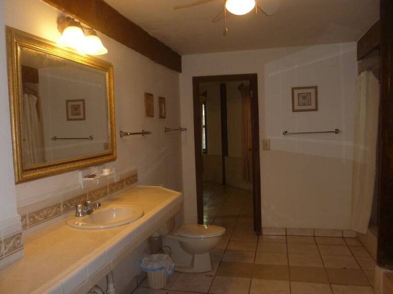Hotel Foster's West Bay Resort