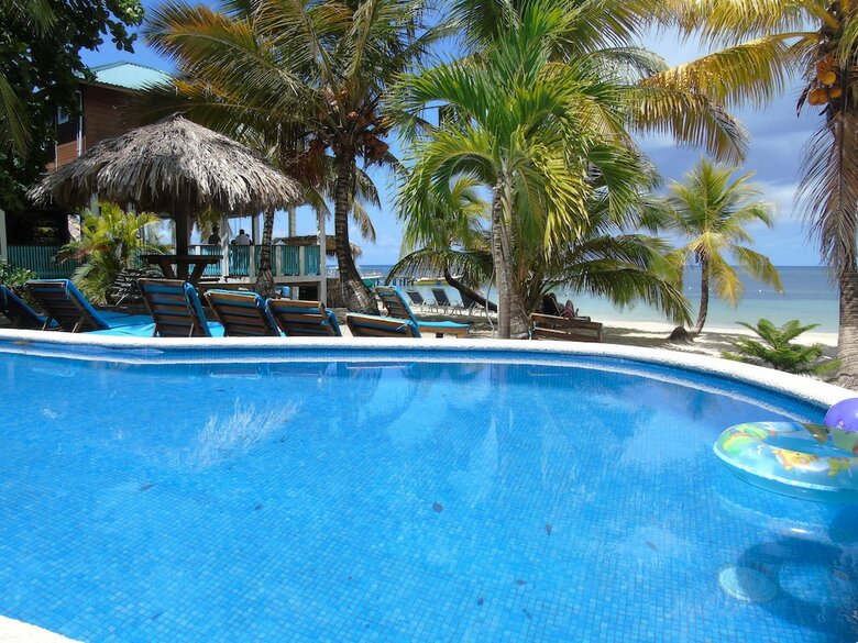 Hotel Foster's West Bay Resort