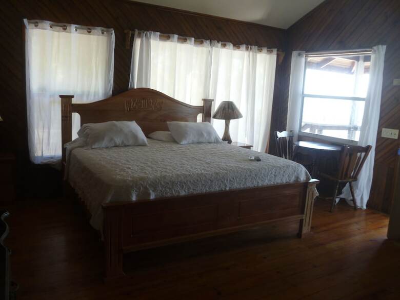 Hotel Foster's West Bay Resort