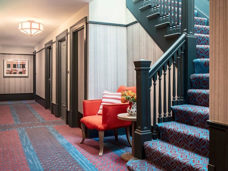 Hotel Triton