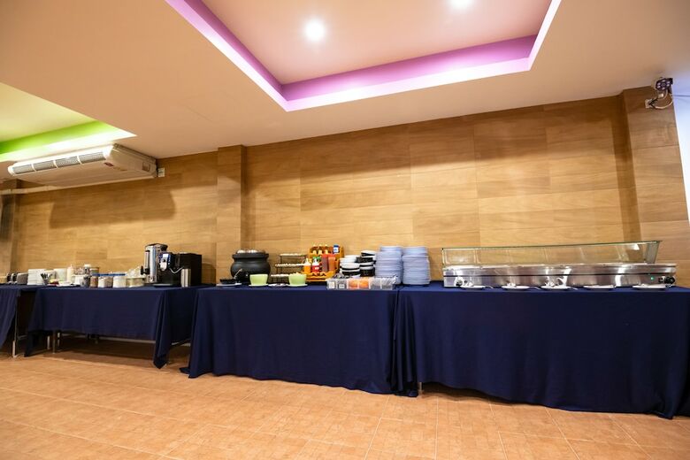 Talay Sai Hotel @ Thung Wua Laen