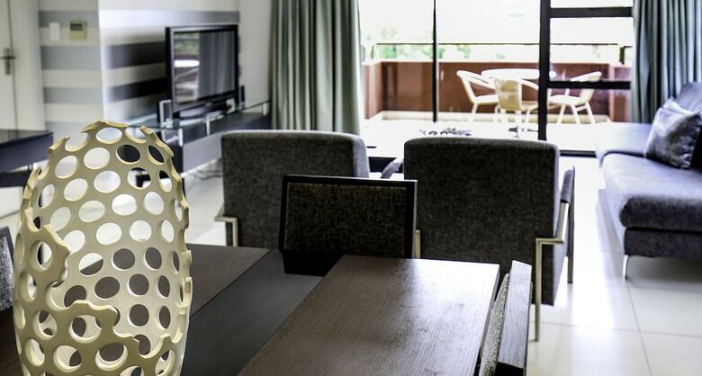 The Nicol Hotel And Apartments