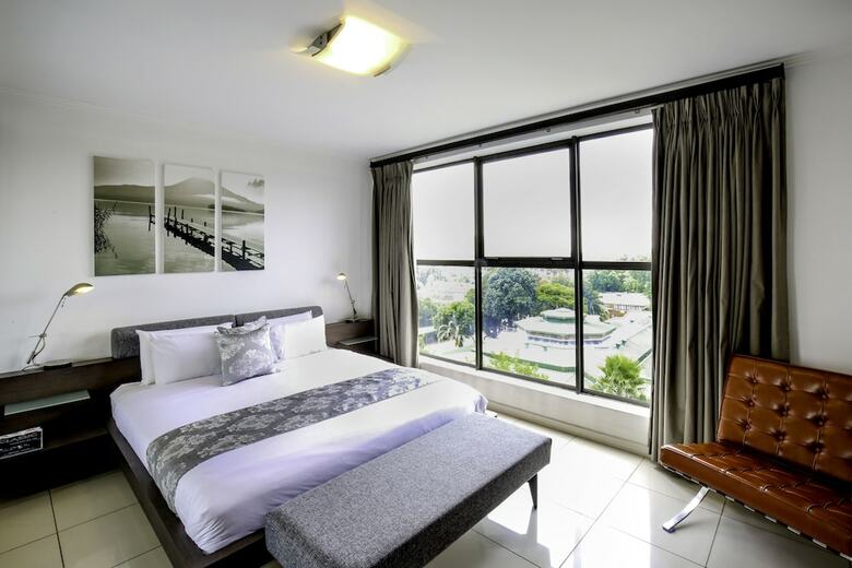 The Nicol Hotel And Apartments