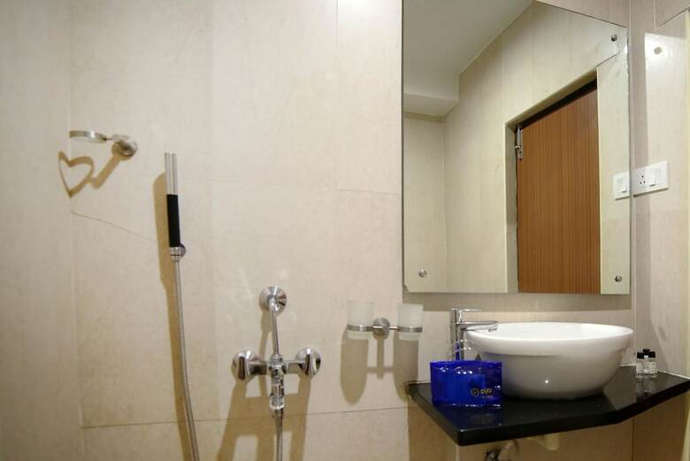 Oyo 1566 Hotel Kranthi's Innotel