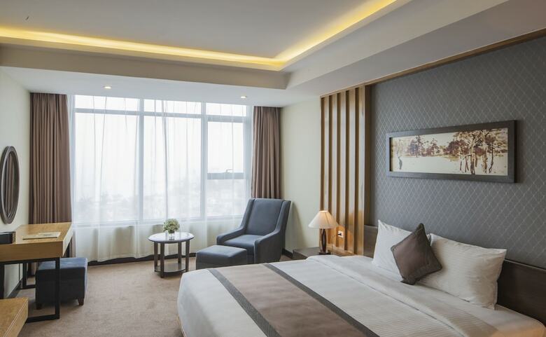 Muong Thanh Luxury Nhat Le Hotel