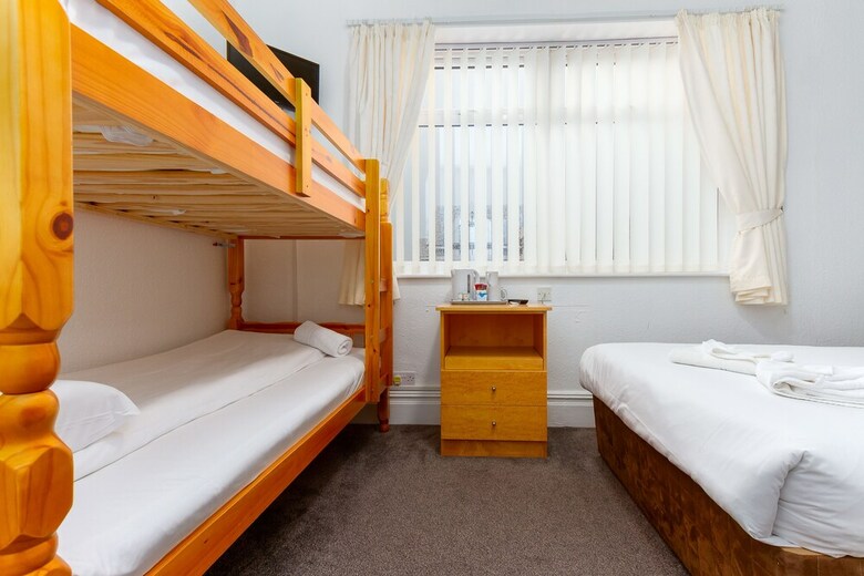 The New Sandringham Court Hotel