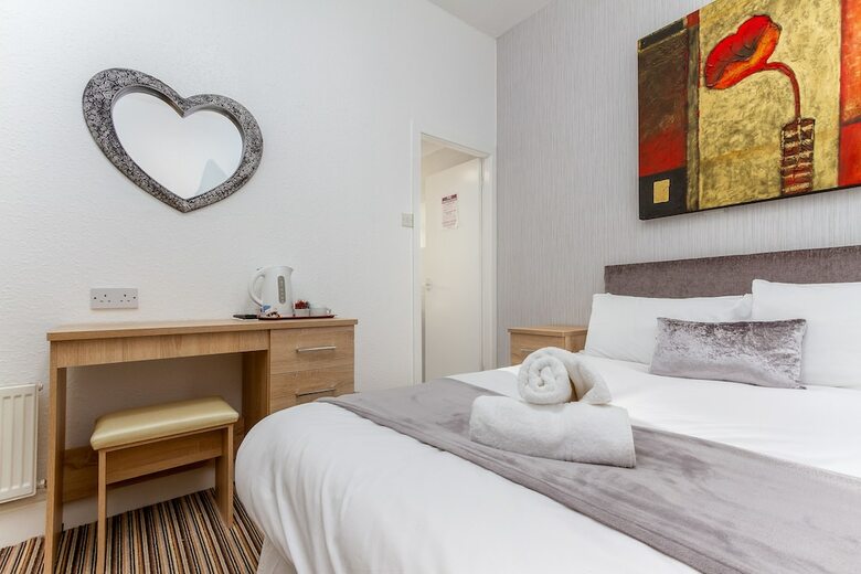 The New Sandringham Court Hotel