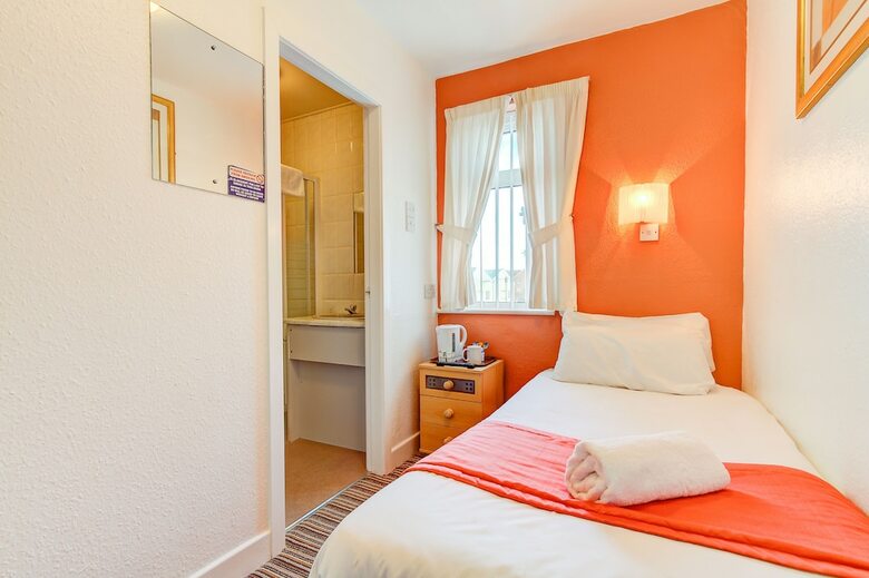 The New Sandringham Court Hotel
